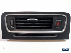 Usados Rejilla de aire de salpicadero Volvo V60 I (FW/GW) 2.0 T5 16V Precio € 29,95 Norma de margen ofrecido por Auto Rima Druten