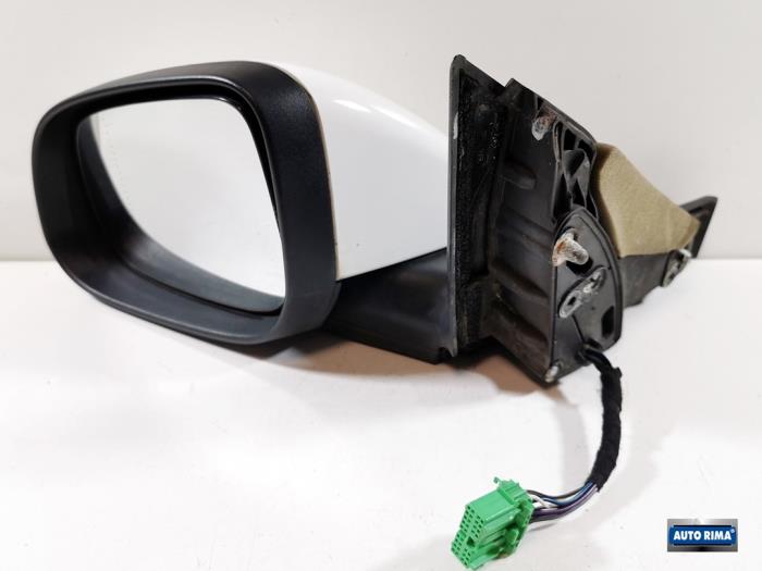 Wing mirror, left from a Volvo V70 (BW) 2.4 D5 20V 2008