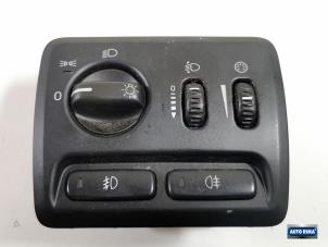 Usados Interruptor de luz Volvo V70 (SW) 2.4 20V 140 Precio € 34,95 Norma de margen ofrecido por Auto Rima Druten