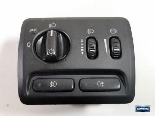 Usados Interruptor de luz Volvo V70 (SW) 2.4 20V 140 Precio € 34,95 Norma de margen ofrecido por Auto Rima Druten