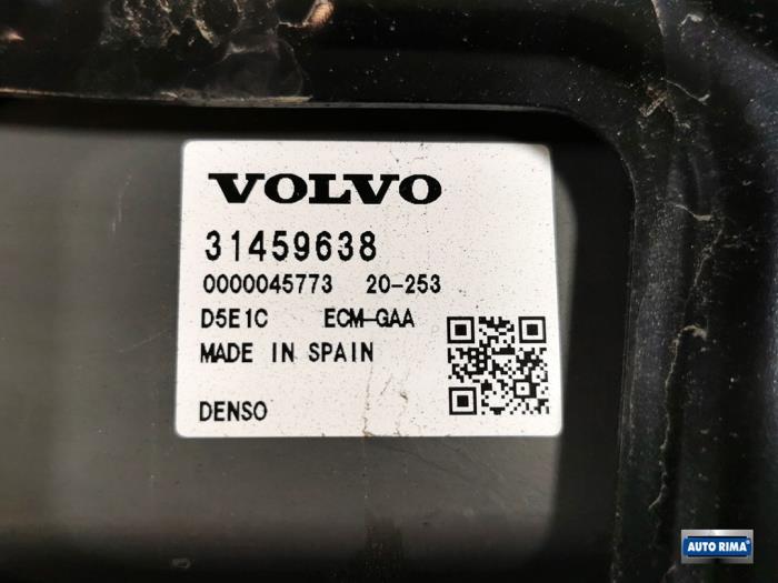 Ordenador de gestión de motor de un Volvo XC40 (XZ) 2.0 B4 16V Mild Hybrid Geartronic 2021