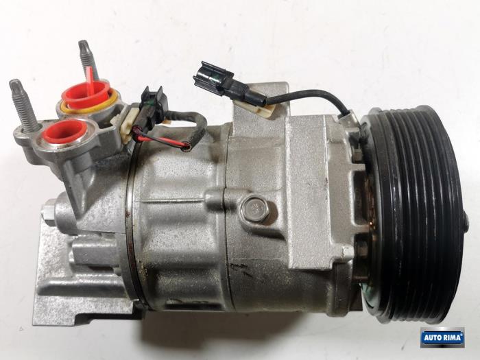 Air conditioning pump from a Volvo XC60 II (UZ) 2.0 T5 16V 2018