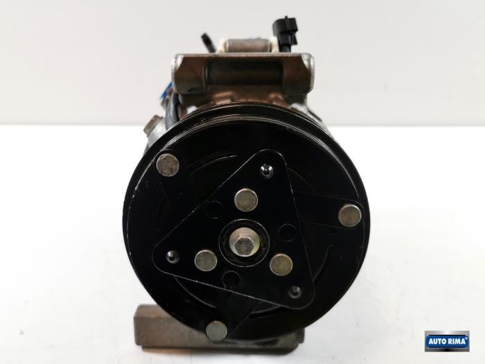 Air conditioning pump from a Volvo V70 (BW) 2.0 D3 20V 2012