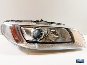 Używane Reflektor prawy Volvo XC70 (BZ) 2.0 D4 20V Cena € 374,95 Procedura marży oferowane przez Auto Rima Druten