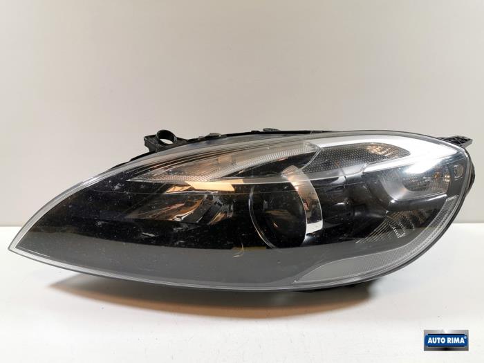 Headlight, left Volvo V40 1.6 T2 GTDi 16V - 31420007 VOLVO