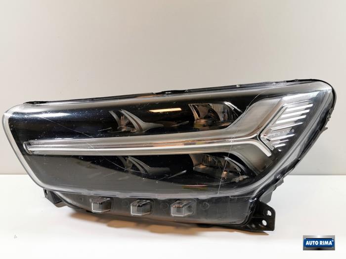 Używane Reflektor lewy Volvo XC40 (XZ) 1.5 T3 12V Cena € 399,95 Procedura marży oferowane przez Auto Rima 