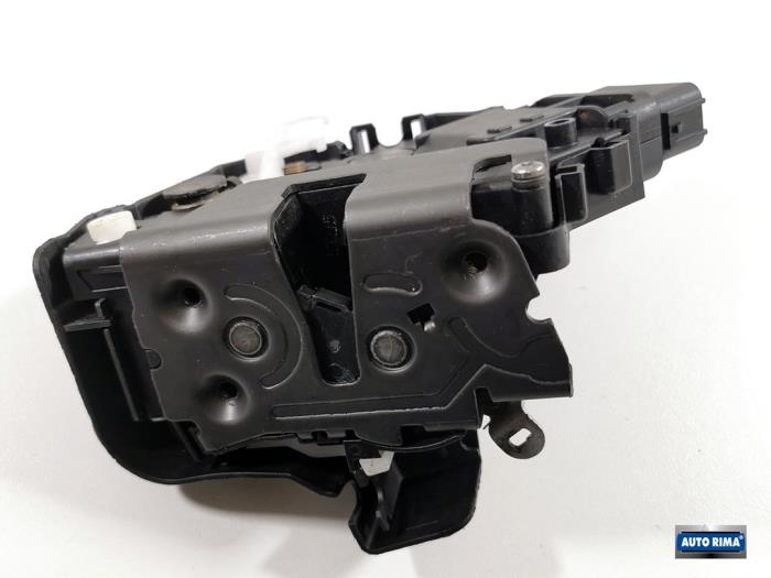 Rear door lock mechanism 4-door, left Volvo V70 2.0 D 16V - 31253916 VOLVO