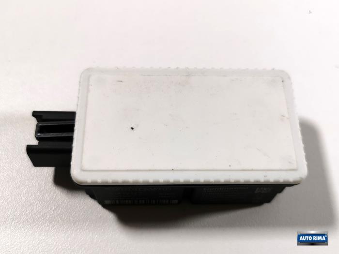 Używane Modul keyless vehicle Volvo V70 (BW) 2.4 D5 20V 215 AWD Cena € 19,95 Procedura marży oferowane przez Auto Rima 
