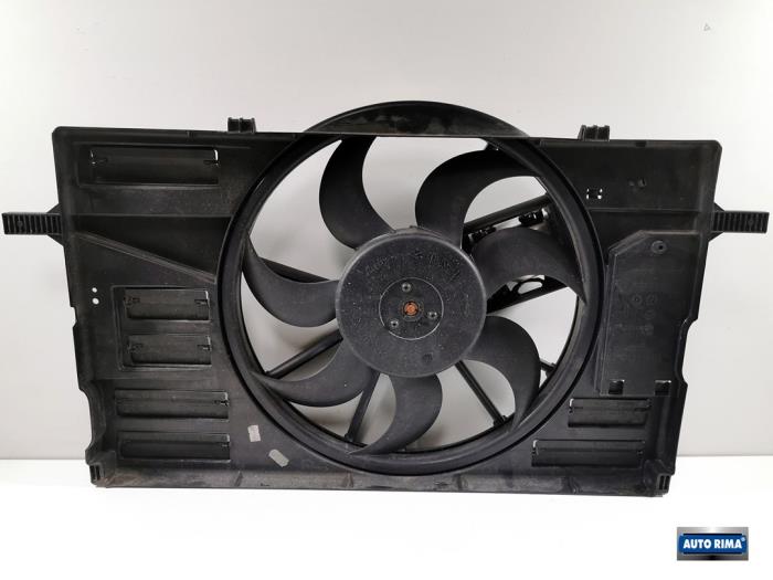 Używane Wentylator Volvo C70 (MC) 2.4 D5 20V Cena € 74,95 Procedura marży oferowane przez Auto Rima 