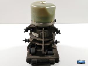 Usados Bomba de dirección asistida Volvo V60 I (FW/GW) 1.6 T3 16V Precio € 74,95 Norma de margen ofrecido por Auto Rima Druten