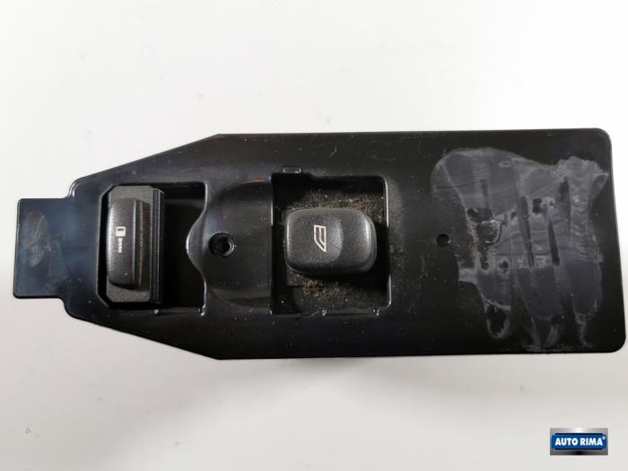 Usados Interruptor de ventanilla eléctrica Volvo V70 (SW) 2.4 20V 140 Precio € 29,95 Norma de margen ofrecido por Auto Rima Druten