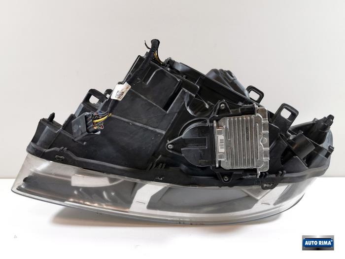 39793953 Headlight, right Volvo V60 I 2.0 D4 16V - 31395903 VOLVO