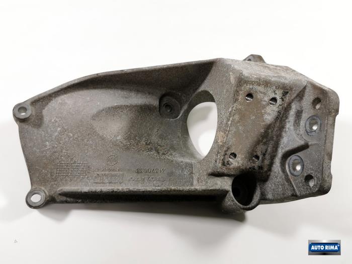 Usagé Support moteur Volvo V60 II (ZW) 2.0 D3 16V Prix € 24,95 Règlement à la marge proposé par Auto Rima 