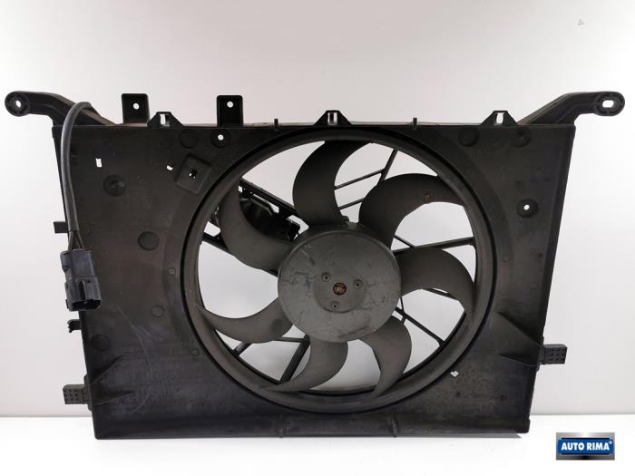 Używane Wentylator Volvo V70 (SW) 2.4 D5 20V Cena € 39,95 Procedura marży oferowane przez Auto Rima 