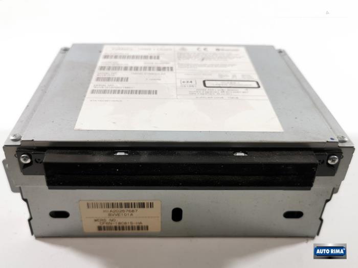 Używane Odtwarzacz CD Volvo V70 (BW) 2.0 D3 20V Cena € 99,95 Procedura marży oferowane przez Auto Rima 