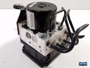 ABS Pumpe van een Volvo S60 II (FS) 2.0 D3 20V 2011