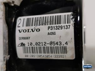 ABS Pumpe van een Volvo S60 II (FS) 2.0 D3 20V 2011
