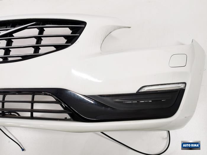 Front bumper Volvo V60 I 2.0 D3 16V 614 - 31323831