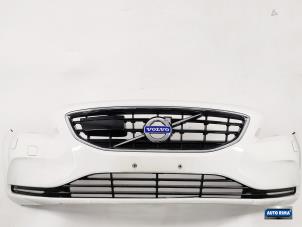 Używane Zderzak przedni Volvo V40 (MV) 1.6 T4 GTDi 16V Cena € 449,95 Procedura marży oferowane przez Auto Rima Druten