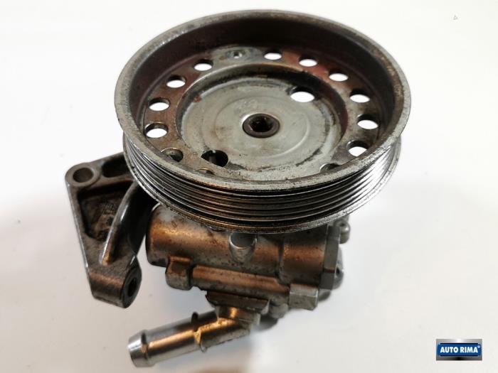 Usagé Pompe de direction Volvo V70 (BW) 3.2 24V Prix € 174,95 Règlement à la marge proposé par Auto Rima Druten