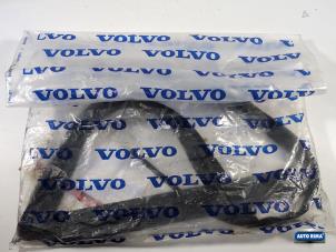 Używane Uszczelka drzwi lewych przednich wersja 4-drzwiowa Volvo V70 (BW) 2.0 16V Flexifuel Cena € 49,95 Procedura marży oferowane przez Auto Rima Druten