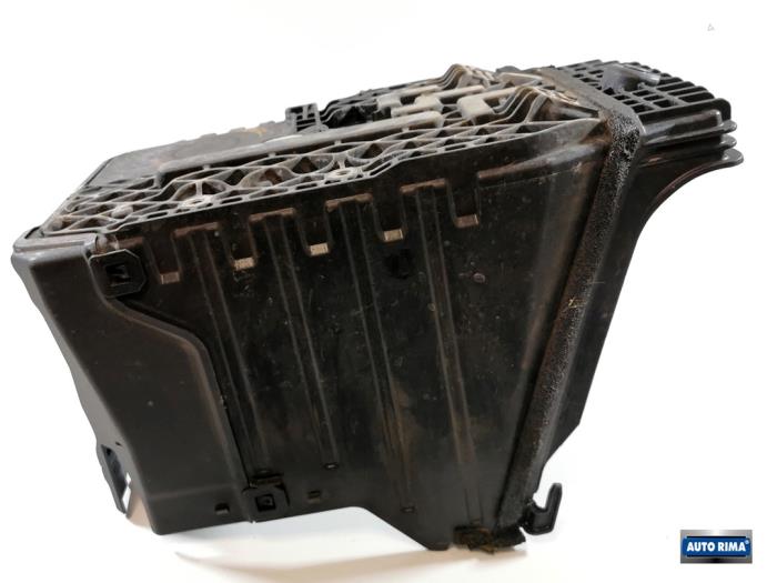 Begagnade Batterilåda Volvo V70 (BW) 2.4 D5 20V 205 AWD Pris € 24,95 Marginaltabell erbjuds av Auto Rima Druten