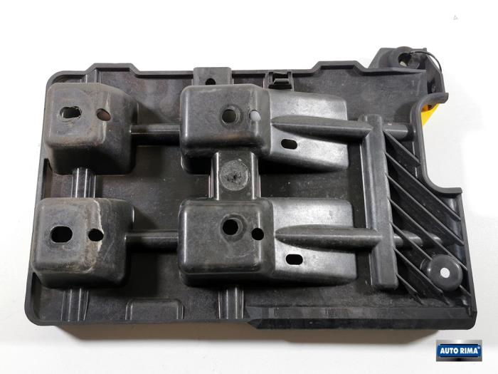 Begagnade Batterilåda Volvo V40 (VW) 1.8 16V Pris € 14,95 Marginaltabell erbjuds av Auto Rima 