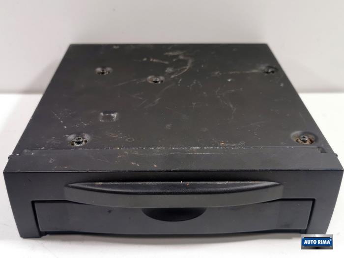 Używane Odtwarzacz DVD Volvo XC90 I 2.4 D5 20V Cena € 99,95 Procedura marży oferowane przez Auto Rima 
