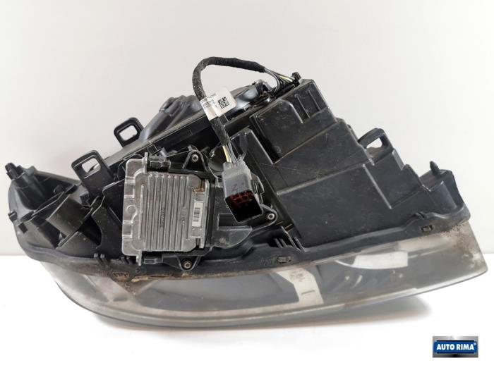 Headlight, left Volvo V60 I 2.0 D4 16V - 31420108 VOLVO