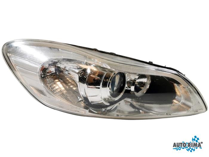 Używane Reflektor prawy Volvo C30 (EK/MK) 2.0 16V Cena € 374,95 Procedura marży oferowane przez Auto Rima Druten
