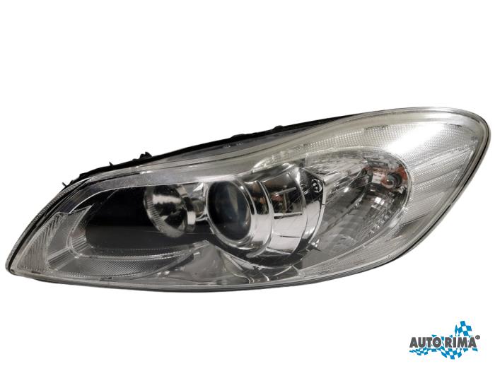 Używane Reflektor lewy Volvo C30 (EK/MK) 2.0 16V Cena € 374,95 Procedura marży oferowane przez Auto Rima 