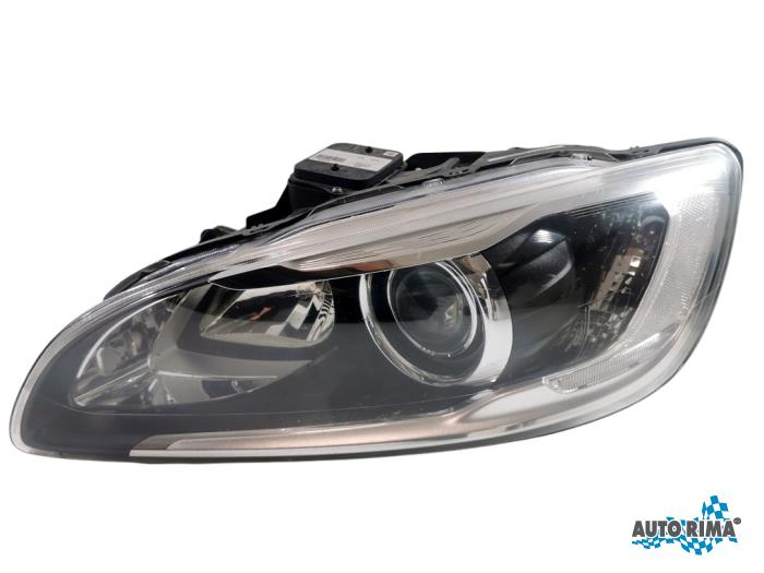 Używane Reflektor lewy Volvo V60 I (FW/GW) 2.4 D5 20V Autom. Cena € 374,95 Procedura marży oferowane przez Auto Rima 