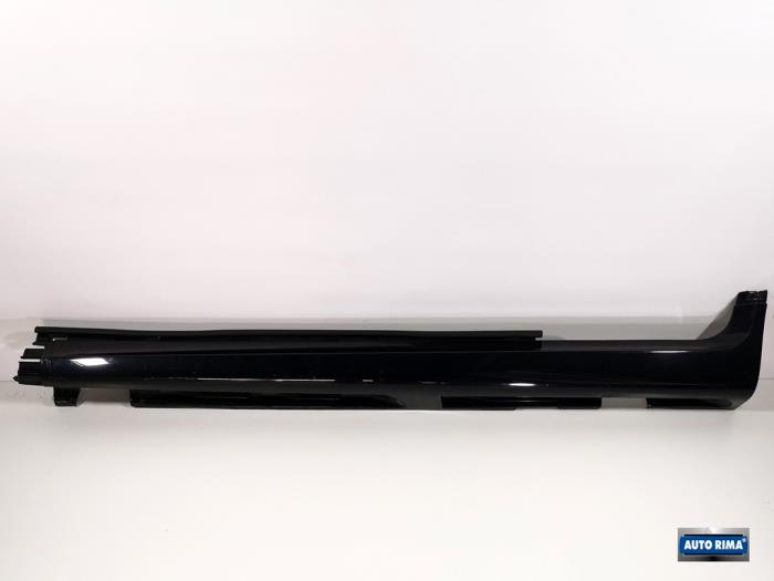 Używane Próg lewy Volvo C30 (EK/MK) 2.0 16V Cena € 34,95 Procedura marży oferowane przez Auto Rima Druten