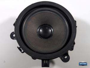Used Speaker Volvo V50 (MW) 2.4i 20V Price € 24,95 Margin scheme offered by Auto Rima Druten