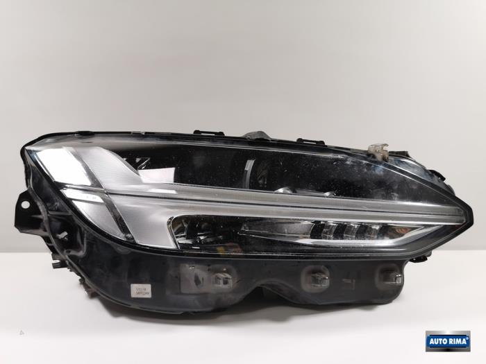Używane Reflektor prawy Volvo V90 II (PW) 2.0 D4 16V Cena € 749,95 Procedura marży oferowane przez Auto Rima 