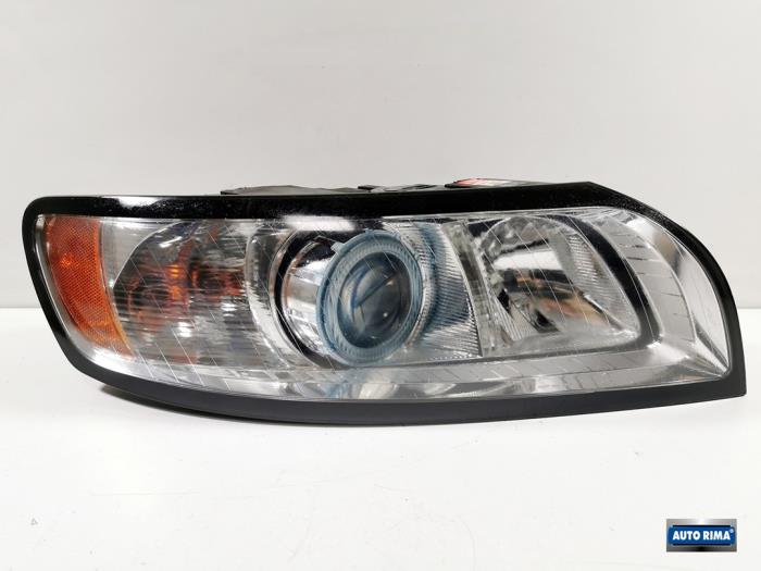 Używane Reflektor prawy Volvo V50 (MW) 2.5 T5 20V Cena € 349,95 Procedura marży oferowane przez Auto Rima Druten