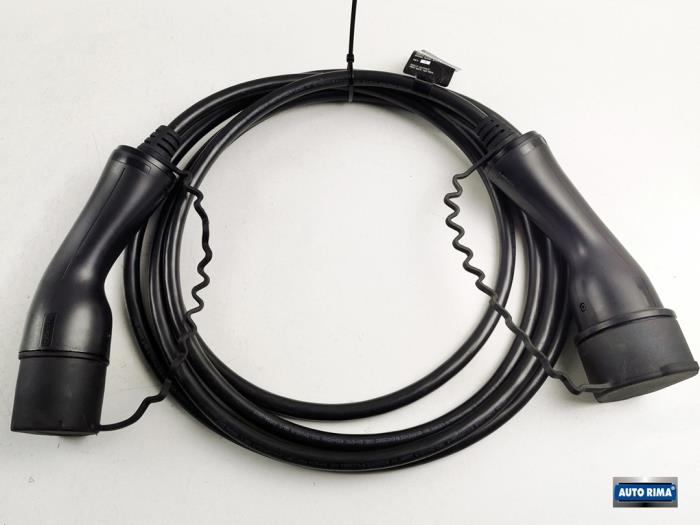 Usados Cable de carga vehículo híbrido Polestar Polestar 2 EV Precio € 199,95 Norma de margen ofrecido por Auto Rima 