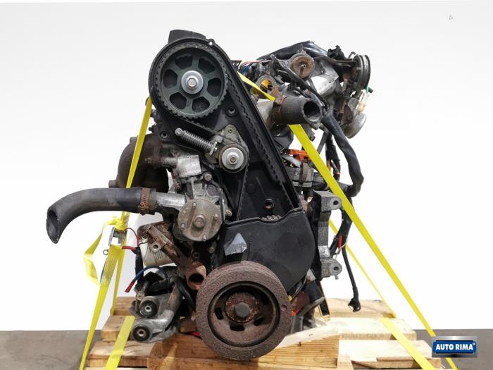 Engine from a Volvo 240/245 240 1989