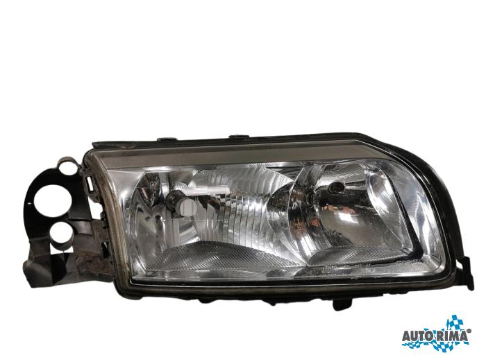 Używane Reflektor prawy Volvo S80 (TR/TS) 2.4 SE 20V 170 Cena € 49,95 Procedura marży oferowane przez Auto Rima Druten