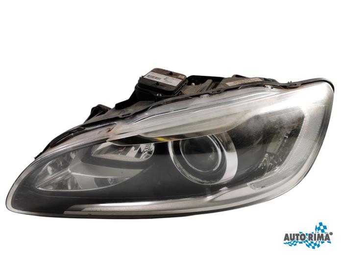 Używane Reflektor lewy Volvo V60 I (FW/GW) 2.4 D5 20V Autom. Cena € 374,95 Procedura marży oferowane przez Auto Rima 