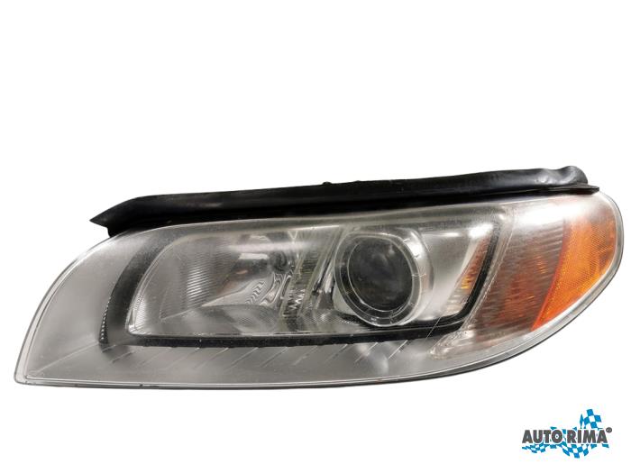 Używane Reflektor lewy Volvo V70 (BW) 2.4 D5 20V Cena € 349,95 Procedura marży oferowane przez Auto Rima Druten