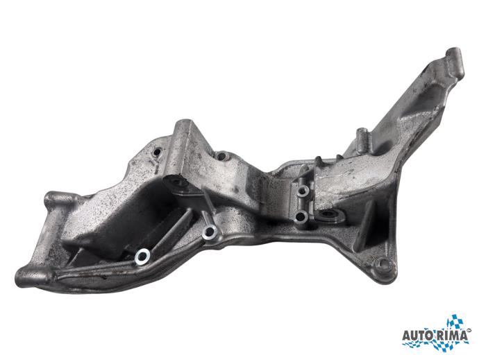 Usagé Support dynamo haut Volvo V60 I (FW/GW) 2.4 D5 20V Autom. Prix € 99,95 Règlement à la marge proposé par Auto Rima 