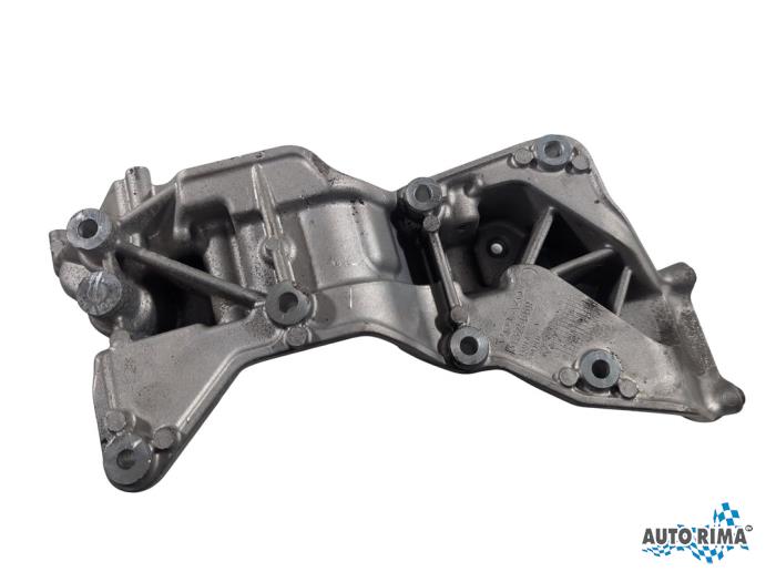 Support dynamo haut d'un Volvo V60 I (FW/GW) 2.4 D5 20V Autom. 2013