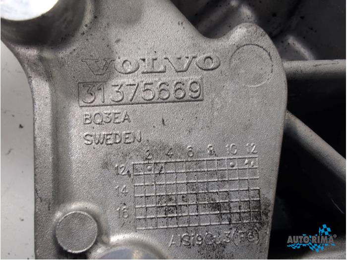 Support dynamo haut d'un Volvo V60 I (FW/GW) 2.4 D5 20V Autom. 2013