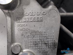 Support dynamo haut d'un Volvo V60 I (FW/GW) 2.4 D5 20V Autom. 2013