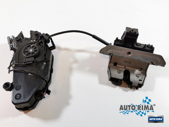 Tailgate lock mechanism Volvo V70 1.6 T4 16V - 31333542