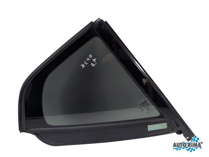 Usados Ventanilla triangular derecha detrás Volvo XC40 (XZ) 1.5 T2 12V Precio € 99,95 Norma de margen ofrecido por Auto Rima 