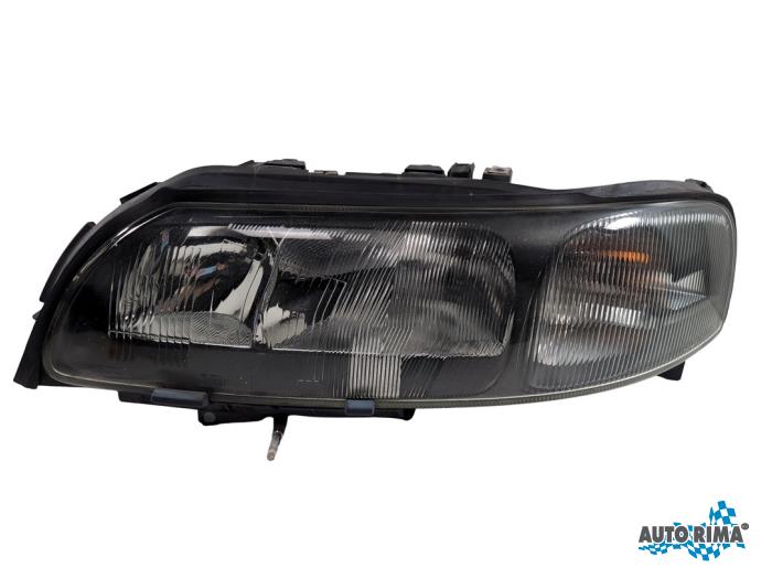 Używane Reflektor lewy Volvo V70 (SW) 2.4 20V 170 Cena € 49,95 Procedura marży oferowane przez Auto Rima 