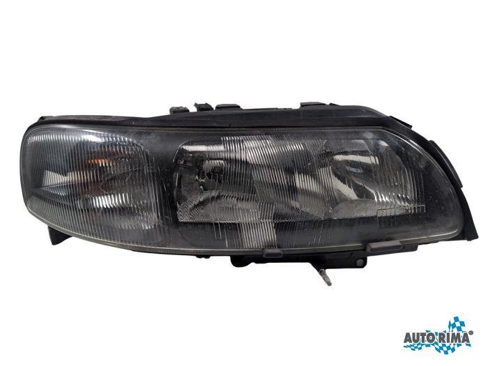 Używane Reflektor prawy Volvo V70 (SW) 2.4 20V 170 Cena € 49,95 Procedura marży oferowane przez Auto Rima 