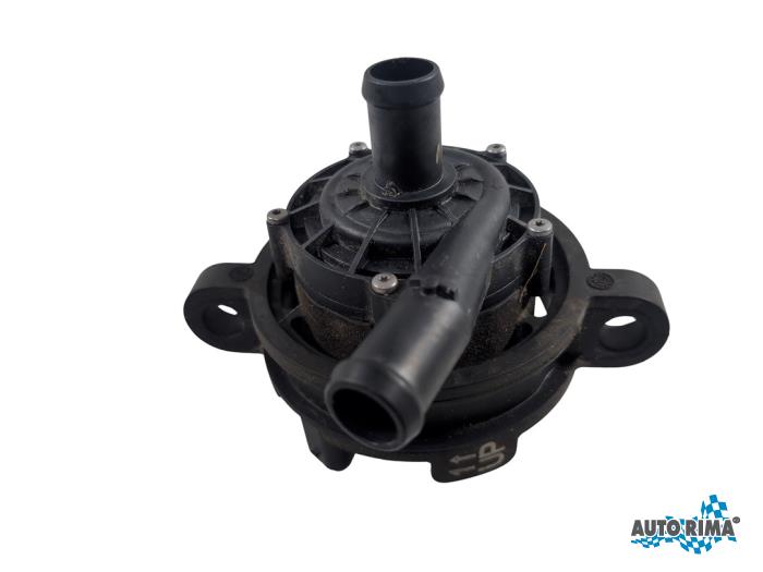 Używane Pompa wodna Volvo XC40 (XZ) Single Motor Extended Range 82 kWh Cena € 74,95 Procedura marży oferowane przez Auto Rima 